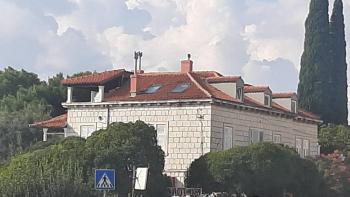 Великолепная недвижимость в самом центре Дубровника (6 апартаментов и ресторан) 