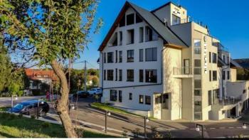 Eladó és kiadó új építésű 4**** szálloda a Plitvicei-tavak Nemzeti Park közelében 