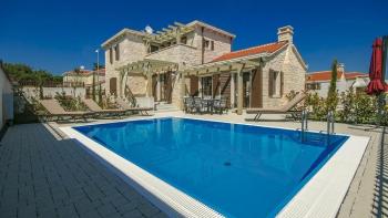 Stone villa with a pool, Istria, Ližnjan 