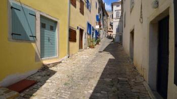 Bel immeuble à plusieurs niveaux au centre de Motovun 