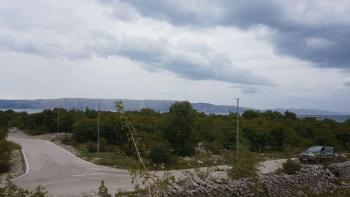 Urbanized land plot just 200 meters from the sea 