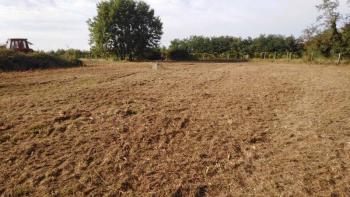 Very peaceful construction land in Kaštelir 