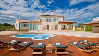 Villa im authentischen Stil mit Pool in Bale 