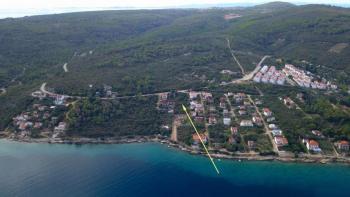 Urbanized land plot for sale on Solta just 90 meters from the sea 