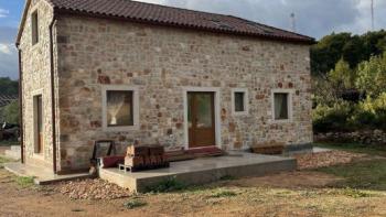 Wonderful stone house in Jelsa outskirts on Hvar just 1,5 km from the sea on land of 2434 sq.m. 