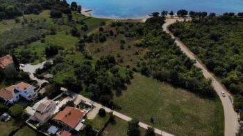 Terrain à bâtir attrayant pour la construction d'un hôtel à Cervar, région de Porec 