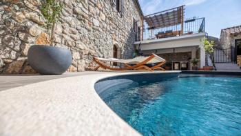 Belle villa authentique sur l'île de Krk avec piscine et rénovation design 
