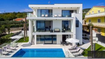 Luxury villa with swimming pool and sea view in Crikvenica just 450 meters from the sea 