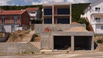 Exceptional offer- incomplete villa with pool and garage in Klenovica with breathtaking sea views 