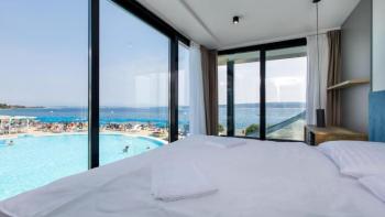 Hotel am Wasser an der Riviera von Crikvenica zu verkaufen mit einem Erweiterungsprojekt auf bis zu 175 Zimmer 