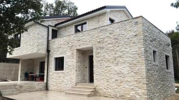 Nouvelle villa en pierre avec bain à remous à Donja Hlapa 