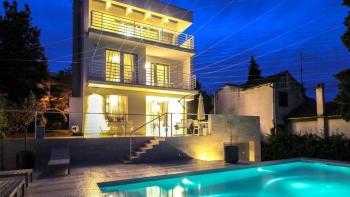 Super-villa with swimming pool for sale in Rovinj 