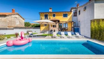Beautiful villa with swimming pool in a quiet environment in Liznjan near Pula 