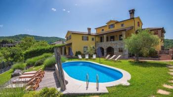 Spacious villa with pool and two residential wings, Pazin area 
