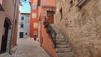 Romantikus kő Rovinj óvárosában, mindössze 100 méterre a tengertől 