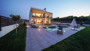 Faszinierende moderne Villa mit Blick auf den Archipel der Zadar-Inseln 