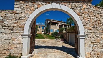 Beautiful estate of two renovated stone villas with swimming pool in Tinjan 