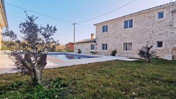 Two solid stone villas with swimming pool for sale in Višnjan, Porec area 