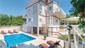 Anspruchsvolle Villa mit Swimmingpool in Rabac, Labin, nur 500 Meter vom Meer entfernt 
