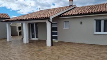 Lovely single-storey newly built villa with pool in Filipana (Marcana)! 