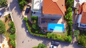 Super-villa in Malinska-Dubašnica just 50 meters from the sea 