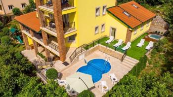 Neue Villa mit 2 Wohnungen in Bregi mit Schwimmbad, Gästehaus, Taverne und Kinderspielplatz 