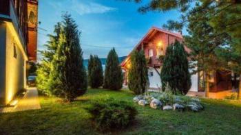 Krásný turistický objekt s restaurací na prodej u Plitvických jezer 