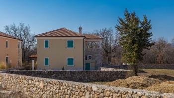 Villa rustique nouvellement construite avec piscine à vendre à Muraj, Krk 