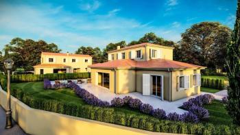 Solid villa of traditional Mediterranean outlook with swimming pool near the sea in Porec area 