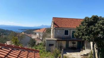Dva domy pro modernizaci v Selca, Brač s výhledem na moře 