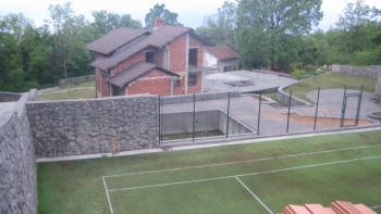 OPATIJA, IČIĆI, FALALELIĆI - Baugrundstück 2800m2 + Haus im Bau 250m2 mit Meerblick + Baustr. Genehmigung für 1000m2 BRP 