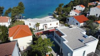 Villa moderne en deuxième ligne de mer sur la péninsule de Ciovo 