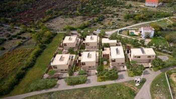 Complexe de terrains urbanisés avec projet et permis de construire pour villas de 6 lux 