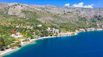 Nouvelle villa moderne à la périphérie de Dubrovnik en première ligne de mer à seulement 30 mètres de la plage 