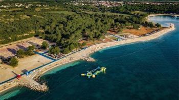 Skvělá investice - pozemek T2 pouhých 200 metrů od pláže v Stinjan! 