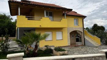 Lovely yellow-coloured house in Sveti Ivan Dobrinjski, Dobrinj 