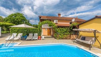 Lovely villa with swimming pool in Malinska, Malinska-Dubašnica 