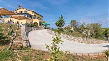 Bezauberndes Mini-Hotel mit 7 Apartments im Labin-Gebiet mit Swimmingpool 