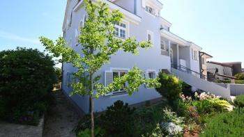 Spacious family villa with sea view in Pula area, in Vinkuran 