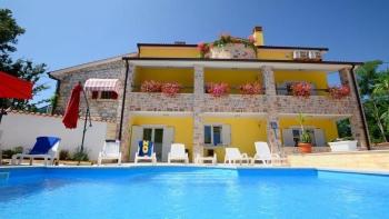 Bright property in Porec area with swimming pool and 4 apartments 