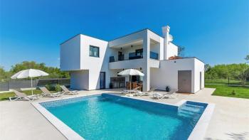 Bright looking villa with swimming pool in Marčana 