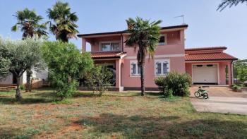 House with garage and large garden in Poreč, for fair price 