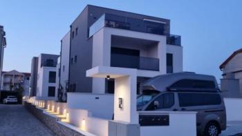 Penthouse in a luxury complex on Murter just 50 meters from the sea 