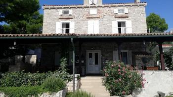 Seafront villa or pansion on Unije island 