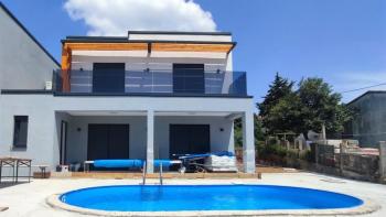 Modern villa with swimming pool cca 5 km from the sea in Labin area 