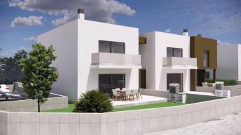 Nová moderní vila ve výstavbě na předměstí Poreče, jen 2,5 km od moře 