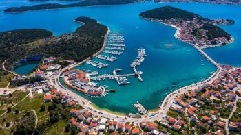 4**** star hotel in super-popular yachting Mecca - Rogoznica - just 40 meters from the sea 