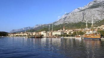 House for sale in the centre of Makarska, second row to the sea 