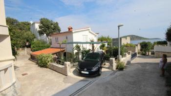 Maison à Razanj à seulement 40 mètres de la mer 