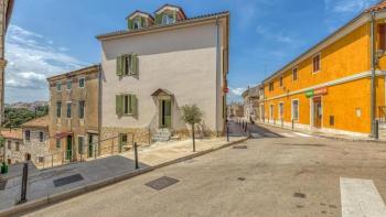 Charmantes Apartmenthaus im Zentrum des historischen Vrsar, 4 Mieteinheiten 